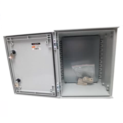 TABLERO FIBRA DE VIDRIO 600X400X230MM IP66 IK10 RAL 7032 CON PLACA DE MONTAJE METALICO + KIT DE FIJACION MURAL